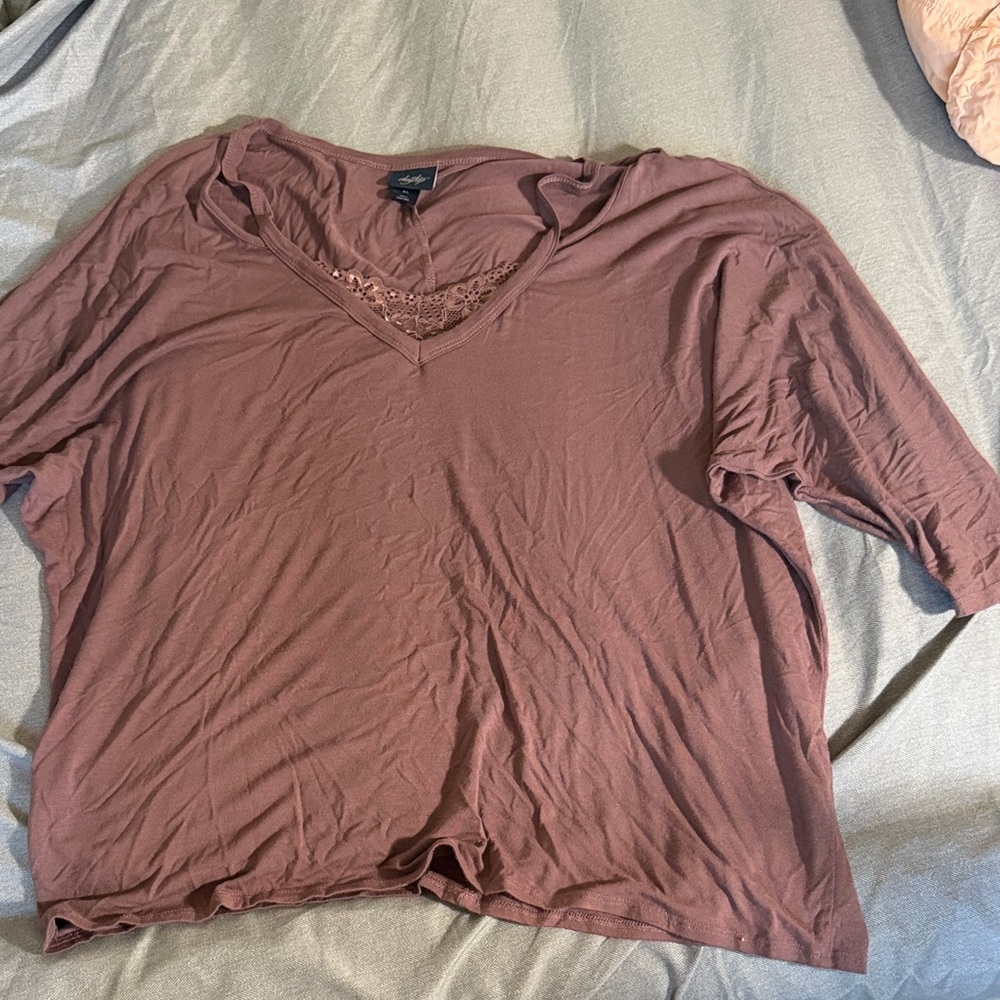 Day trip Mauve V-Neck Short Sleeve Top with Lace Trim
